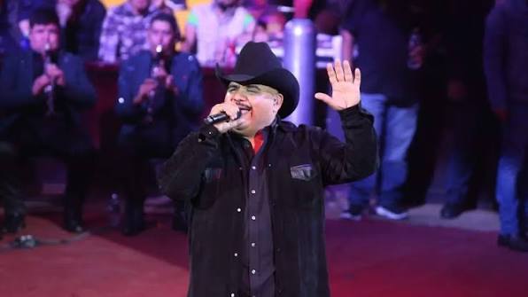 Crowd at a Chuy Lizarraga show
